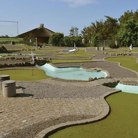 Dom wakacyjny Four-bedroom Holiday In Harboore *